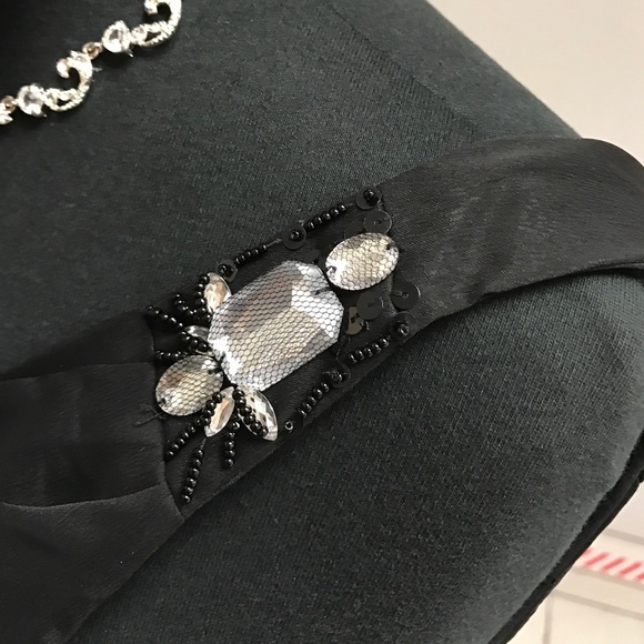 Back Gown - Picture 3 of 4